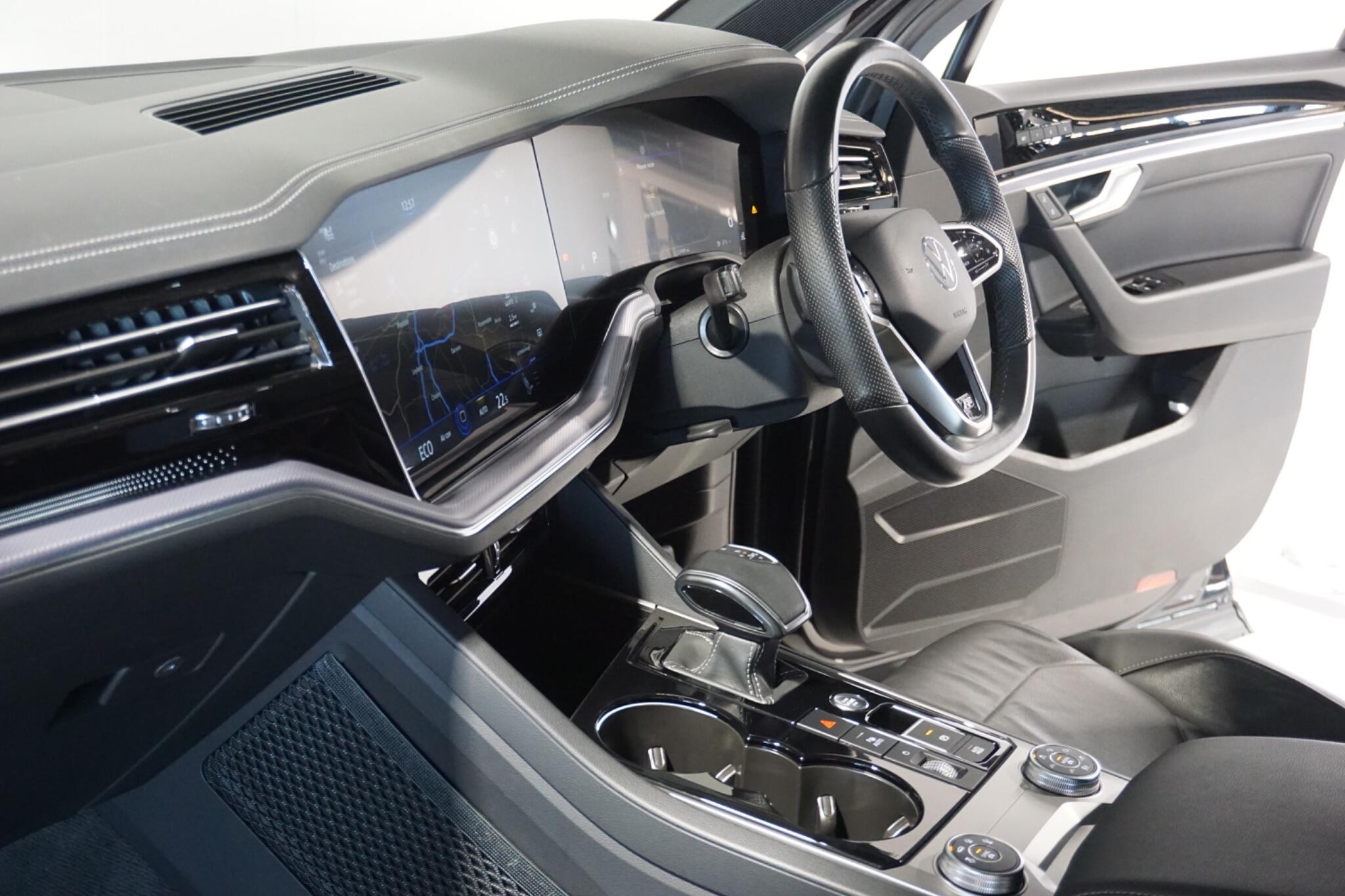 Volkswagen Touareg 3.0 TDI V6 Black Edition SUV 5dr Diesel Tiptronic 4Motion Euro 6 (s/s) (286 ps)